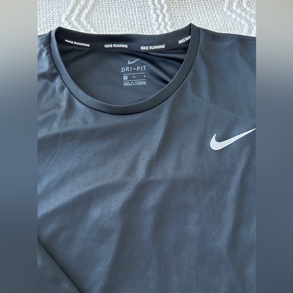 Nike Women's Dri-FIT Element Shirt - Medium - Picture 3 of 6